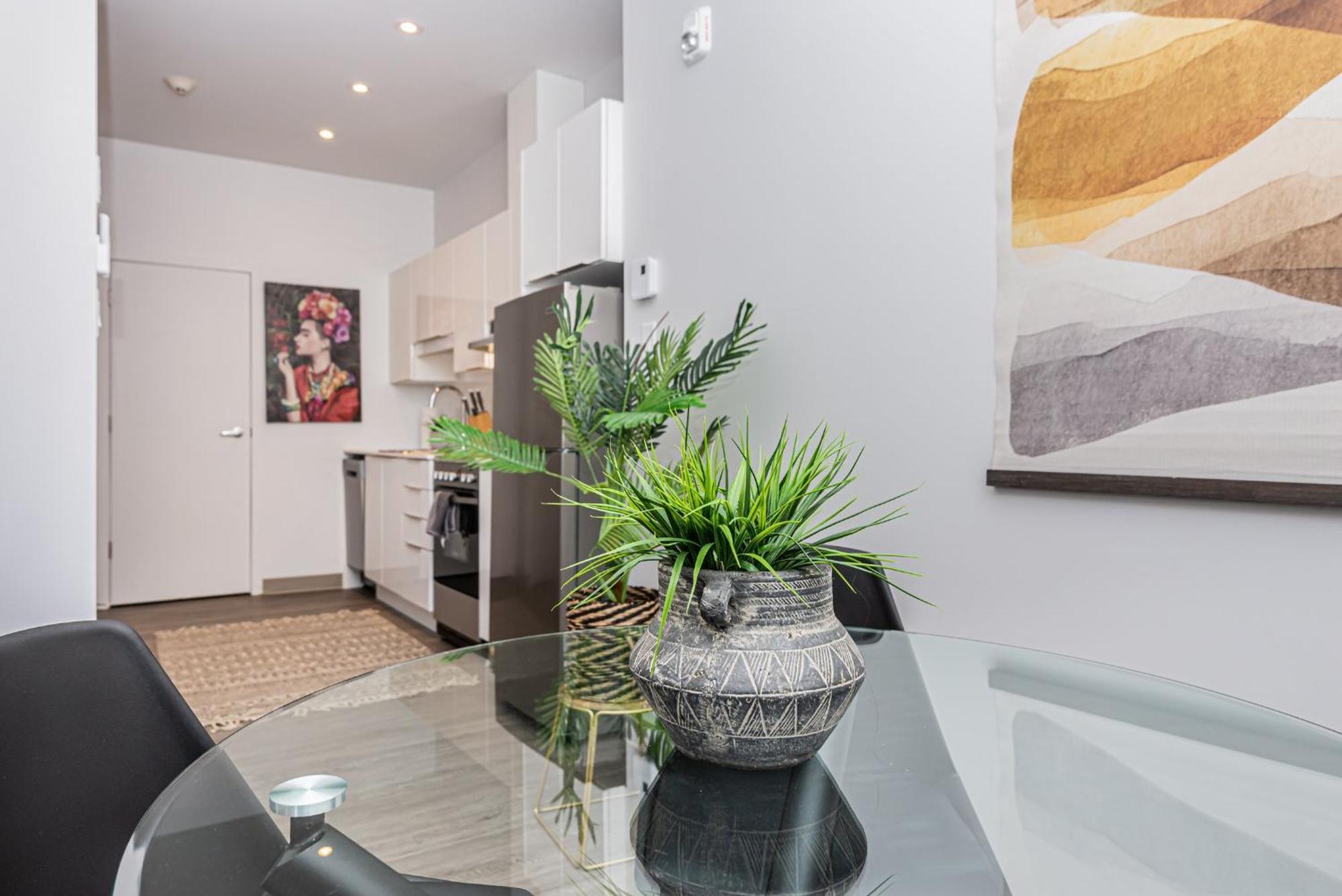 Wonderful New Studio Close To Mount Royal By Den Stays Montreal Room photo