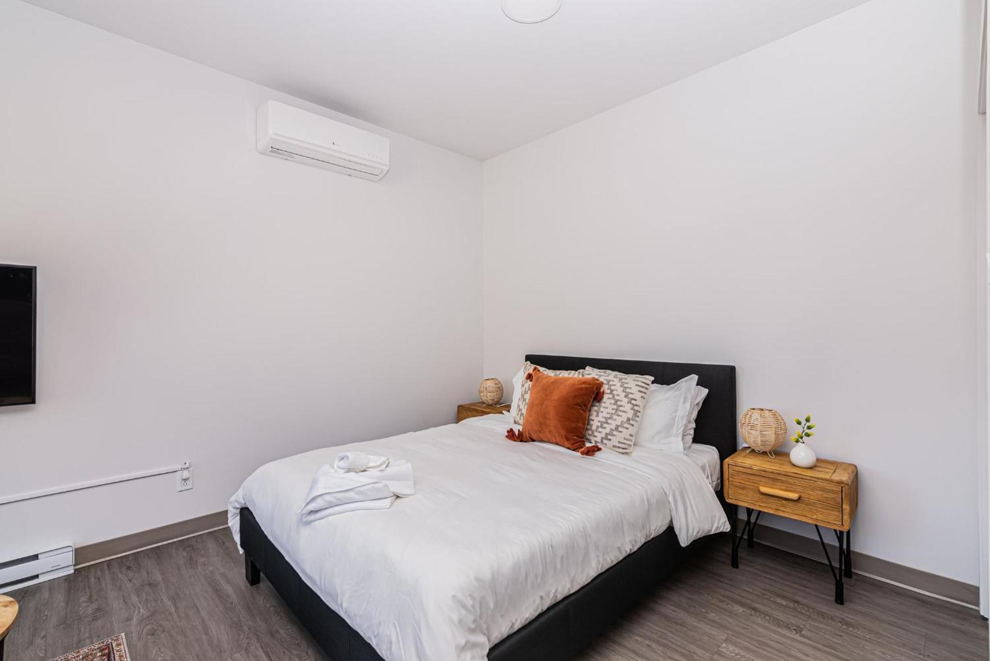 Wonderful New Studio Close To Mount Royal By Den Stays Montreal Room photo