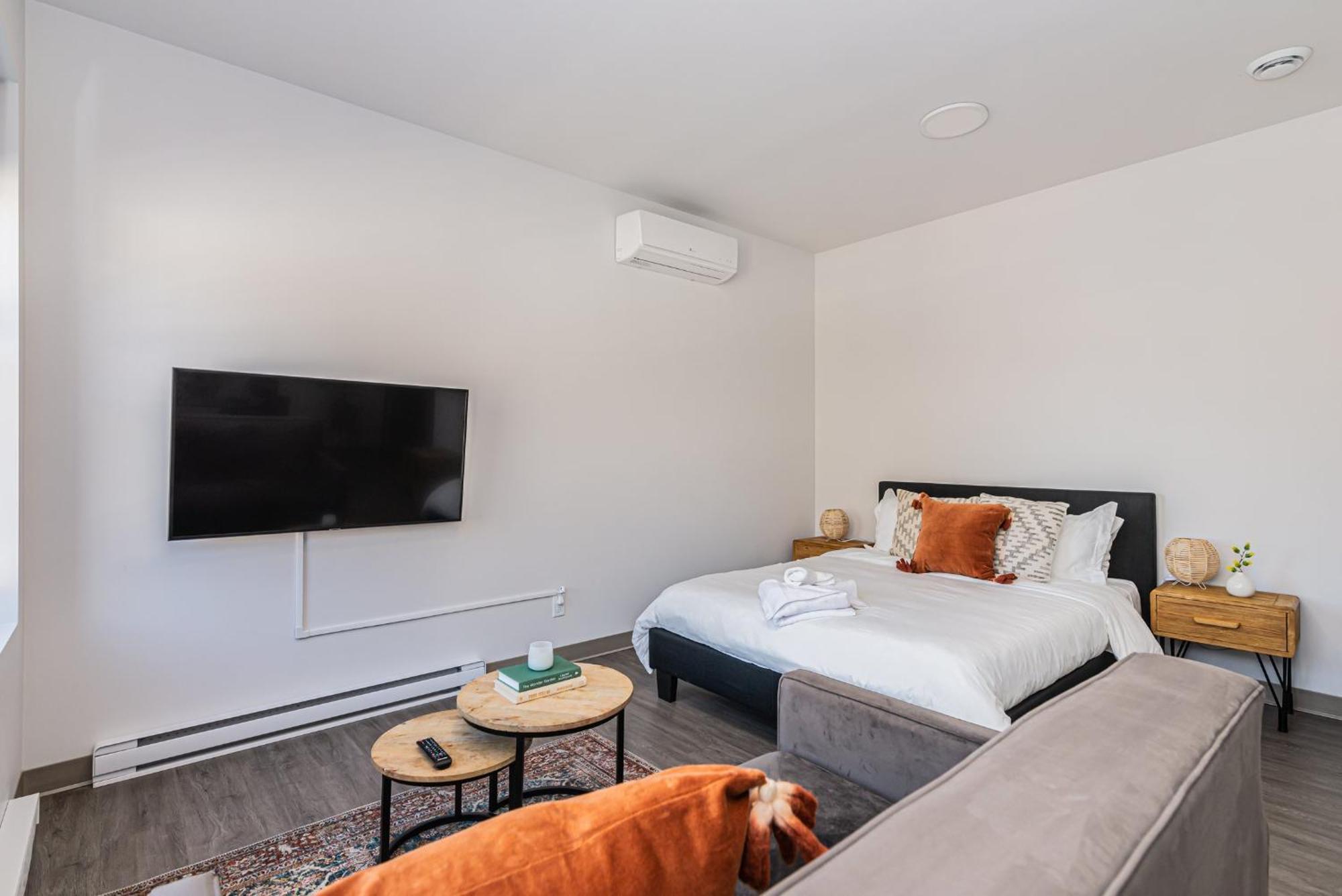 Wonderful New Studio Close To Mount Royal By Den Stays Montreal Room photo