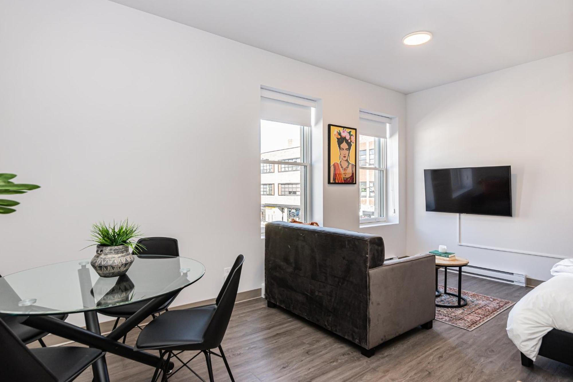Wonderful New Studio Close To Mount Royal By Den Stays Montreal Room photo