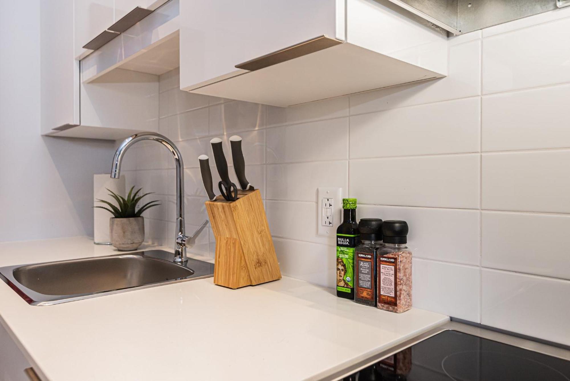 Wonderful New Studio Close To Mount Royal By Den Stays Montreal Room photo