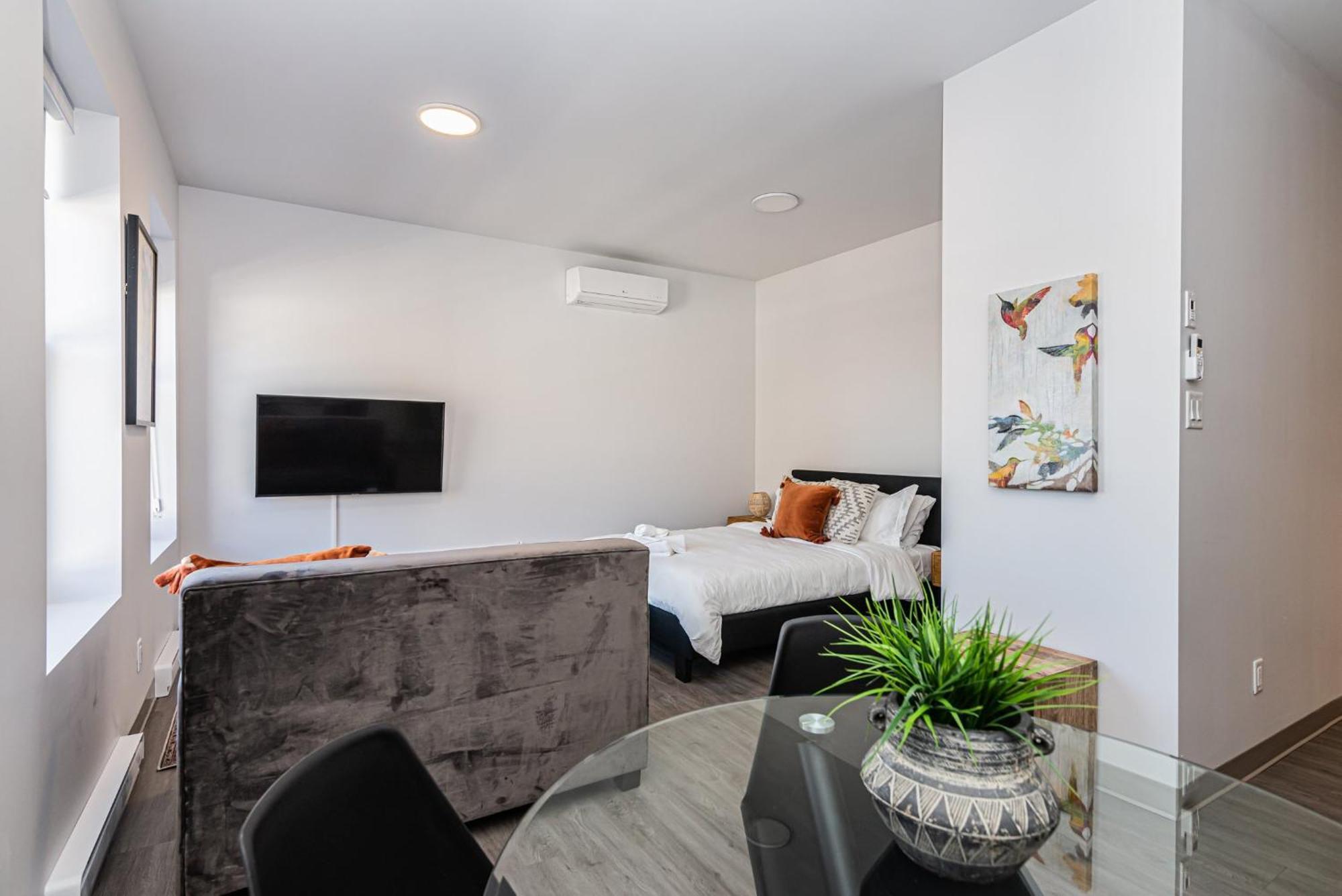 Wonderful New Studio Close To Mount Royal By Den Stays Montreal Room photo